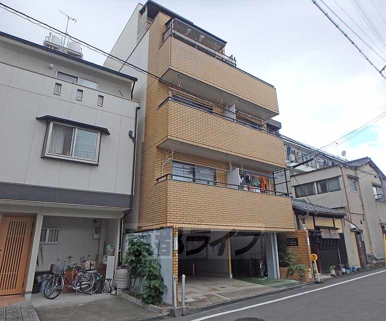 サンチェリーたかだIIIの建物外観