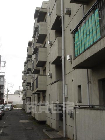 京都市右京区太秦森ケ前町のマンションの建物外観