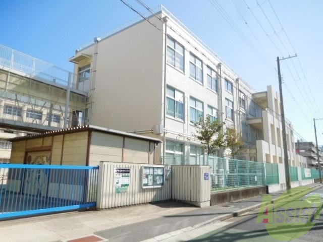 【三石マンションの小学校】