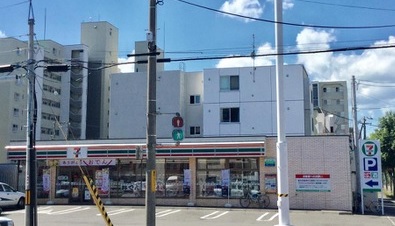 【札幌市東区北十八条東のマンションのコンビニ】