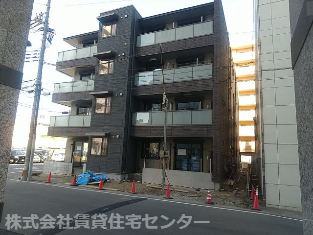 【和歌山市十三番丁のマンションのエントランス】