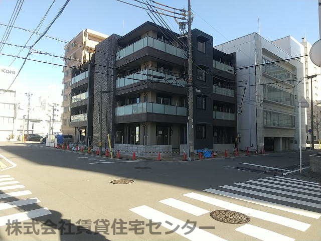 【和歌山市十三番丁のマンションの建物外観】