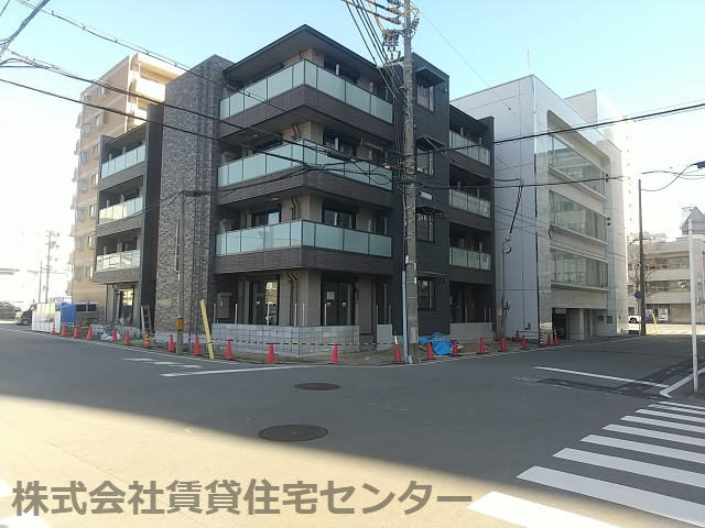 和歌山市十三番丁のマンションの建物外観