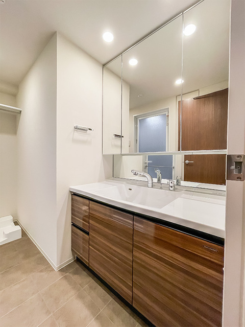 洗面設備　※写真は同タイプ住戸です。