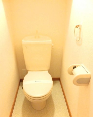 トイレ　同タイプ室内・バストイレ別。