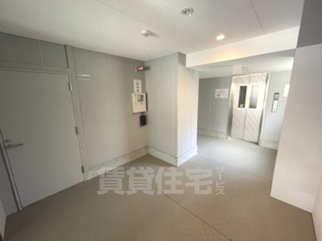 【京都市上京区西亀屋町のマンションのロビー】