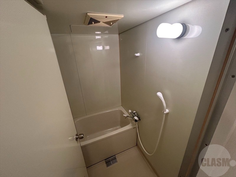 バス・シャワールーム　清潔感のあるお風呂