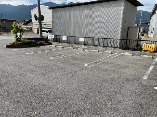 駐車場　便利な室内物干し有ります。