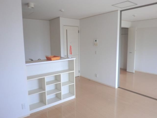 居室・リビング　開放的なオープンキッチンですね。