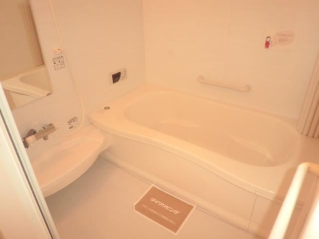 バス・シャワールーム　１坪タイプのお風呂でゆったり入浴してください。