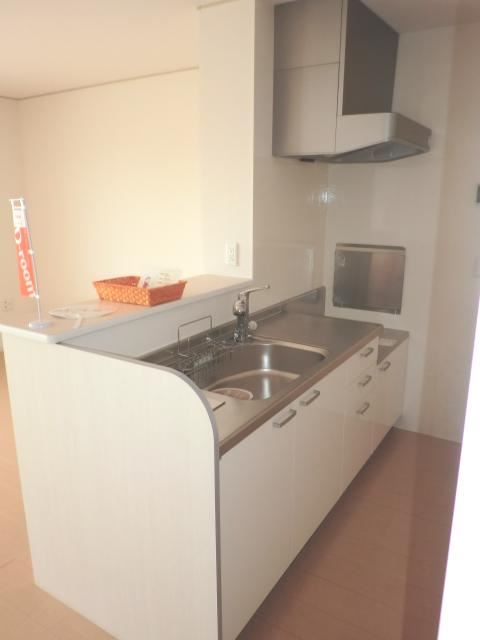 キッチン　開放的なオープンキッチンですね。