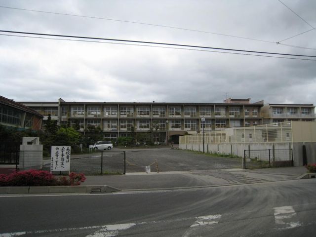 小学校　市立吉田小学校（小学校）まで960m