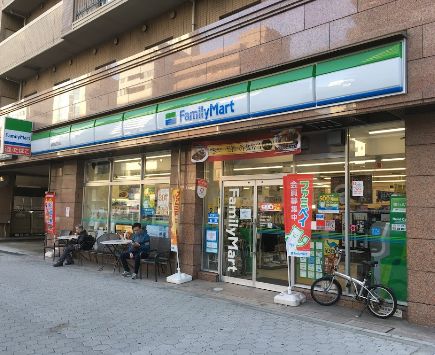 コンビニ　ファミリーマート 谷町四丁目店（コンビニ）まで157m