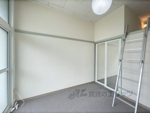 レオパレス冨田3の居間写真