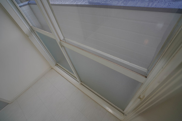 バルコニー　同じ建物の別なお部屋