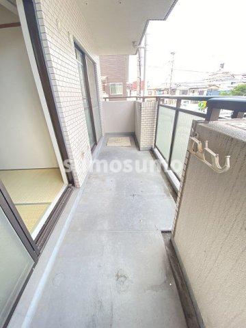 バルコニー　バルコニーからの眺めを楽しみながら食事をしませんか