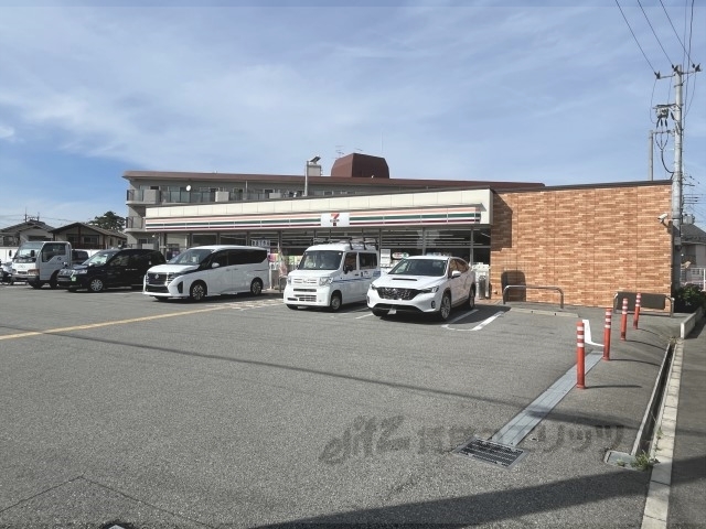コンビニ　セブンイレブン伊丹緑ヶ丘１丁目（コンビニ）まで180m