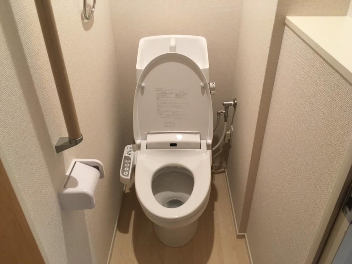 トイレ　温水洗浄便座付♪