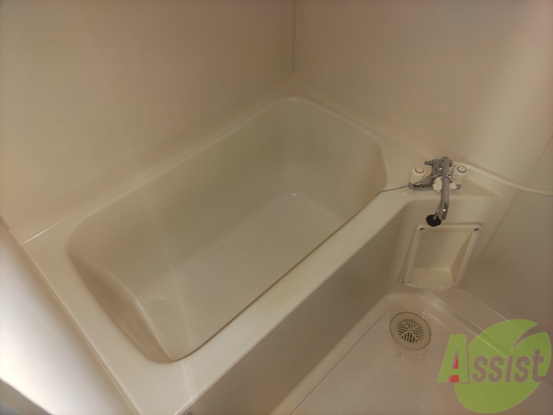 バス・シャワールーム　お風呂はこちら。１人暮らしにはピッタリのサイズ感ですね！