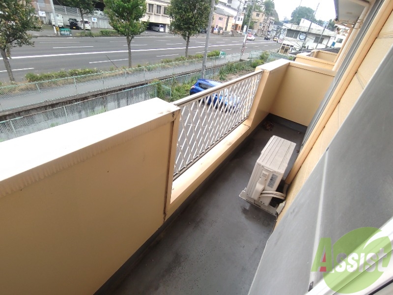 バルコニー　バルコニーがあるので洗濯物は外に干せそうですね～