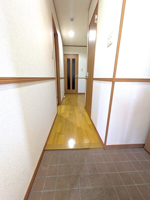 玄関　別部屋の参考写真です。