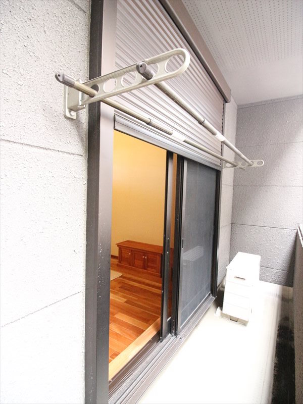 バルコニー　バルコニー：電動シャッター雨戸