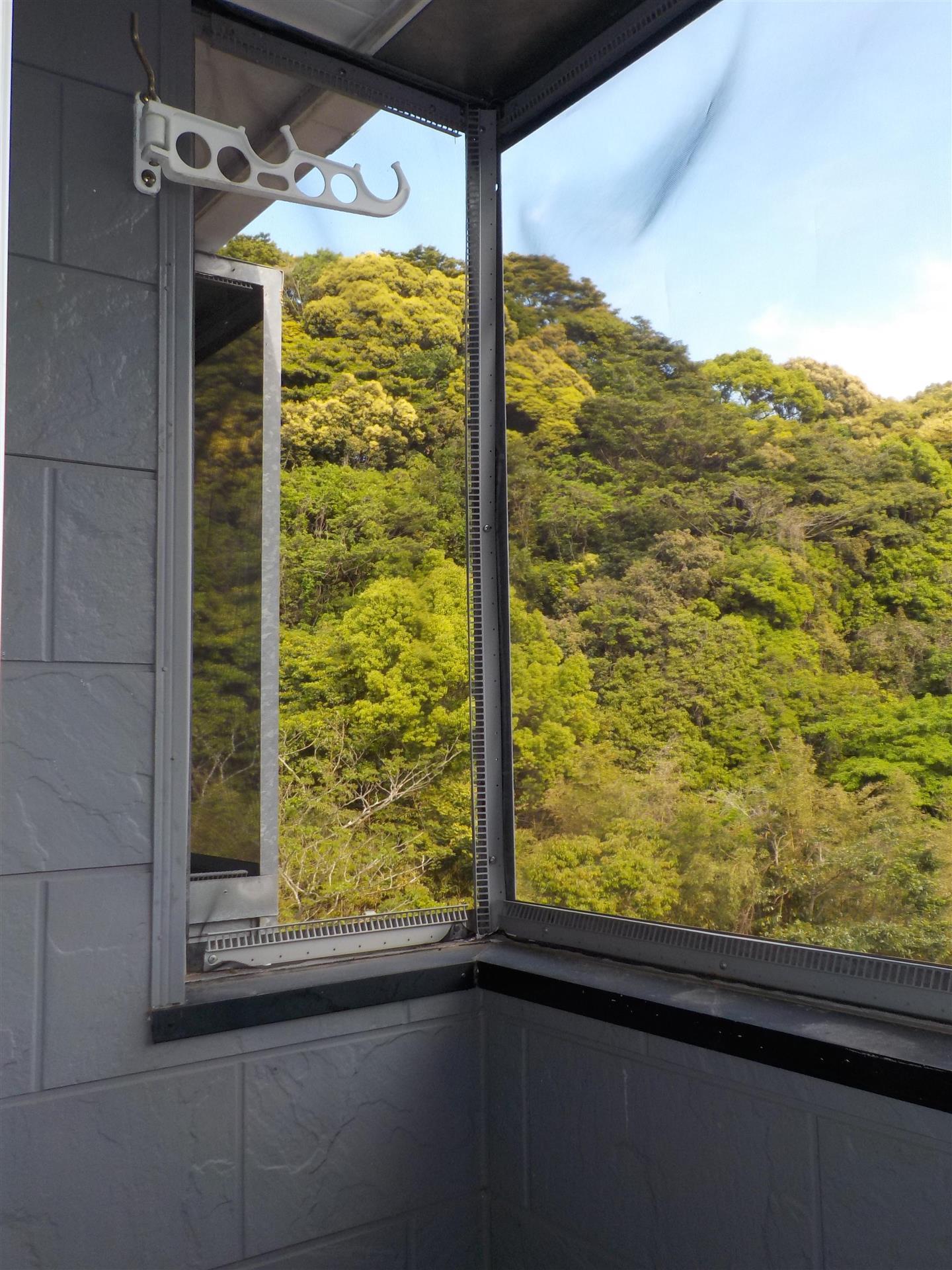 バルコニー　天気のいい日には明るい日差しが差し込みます。