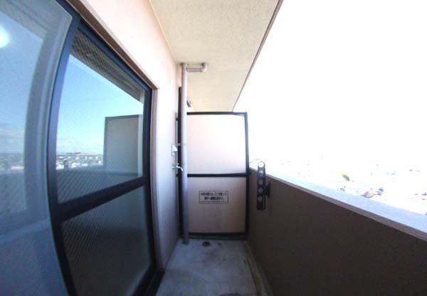 バルコニー　バルコニーからの眺めを楽しみながら食事をしませんか