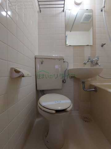 トイレ　別部屋の参考写真で御座います。