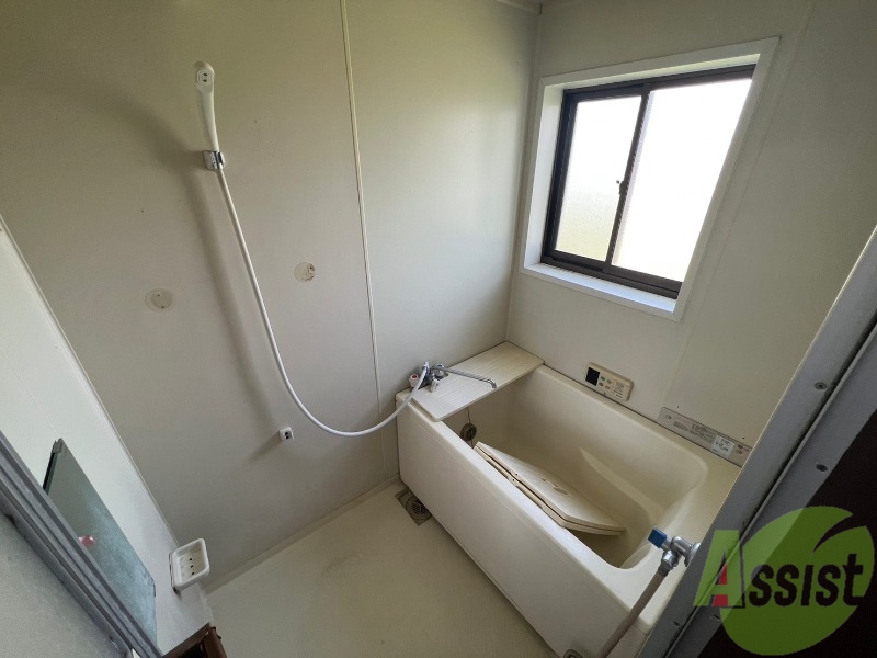 バス・シャワールーム　バスルームは嬉しい追い炊き機能付きです。