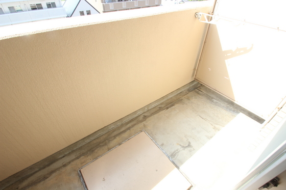 バルコニー　※写真は別号室です