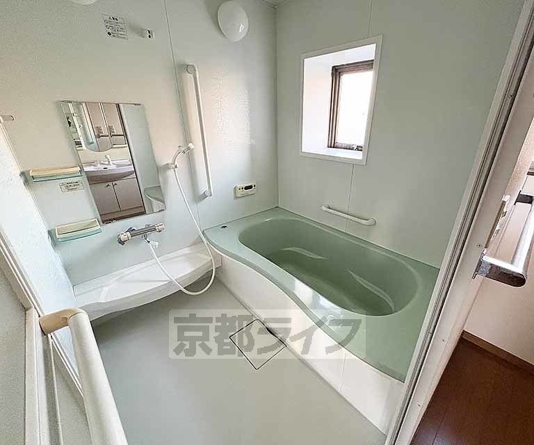 バス・シャワールーム　とても大きな浴室です。