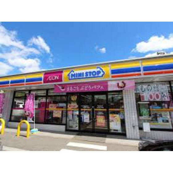 コンビニ　ミニストップ津県総合文化センター（コンビニ）まで452m