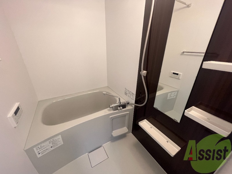 バス・シャワールーム　こちらのお風呂で一日の疲れを癒してください。