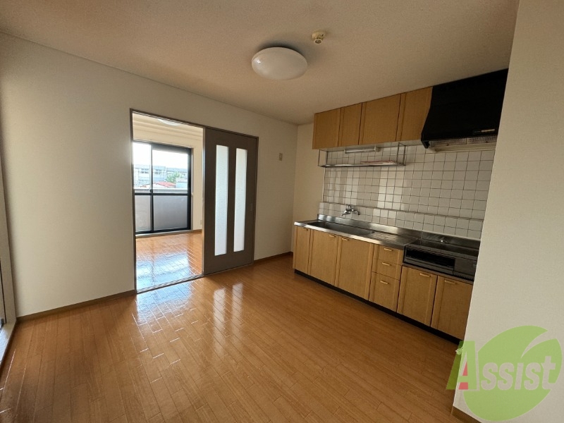 居室・リビング　きれいなＤＫが広がっていて居心地が良さそうですね。