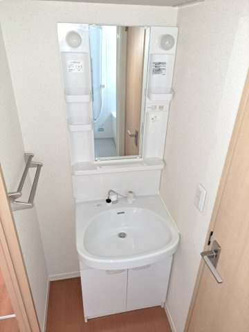 洗面設備　生活に欠かせない独立洗面台です　※別部屋参考写真