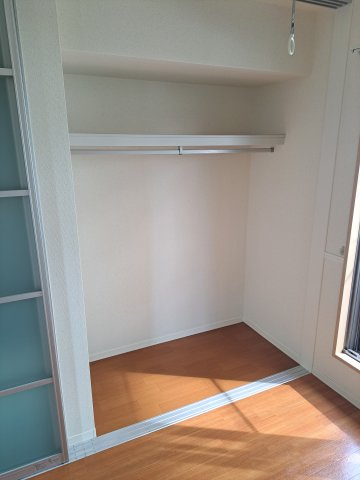 収納　お洋服もたくさんしまえます