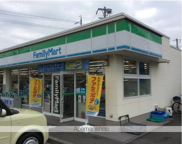 コンビニ　ファミリーマート（コンビニ）まで200m