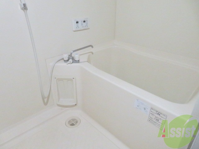 バス・シャワールーム　こちらはお風呂。一日の疲れをこちらで癒してください。