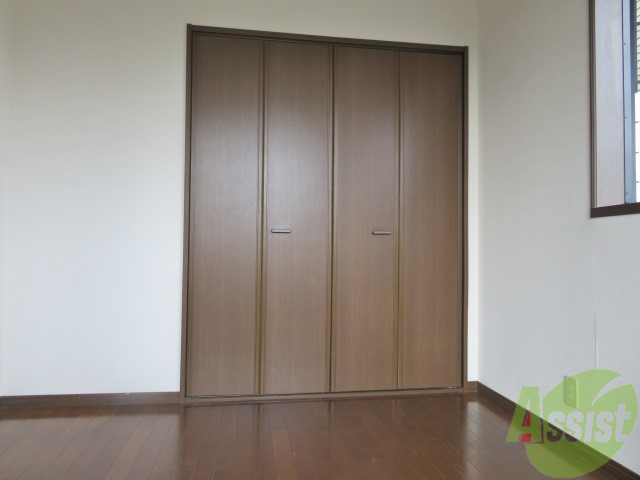 収納　ここに収納があります。収納があるとお部屋が広く使えますね。