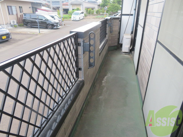 バルコニー　バルコニーはこちら。日当たりが良く洗濯物もすぐ乾きますね。