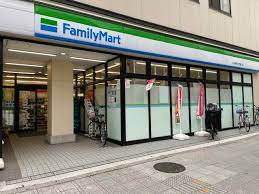 コンビニ　ファミリーマート 小伝馬町鞍掛橋店（コンビニ）まで79m
