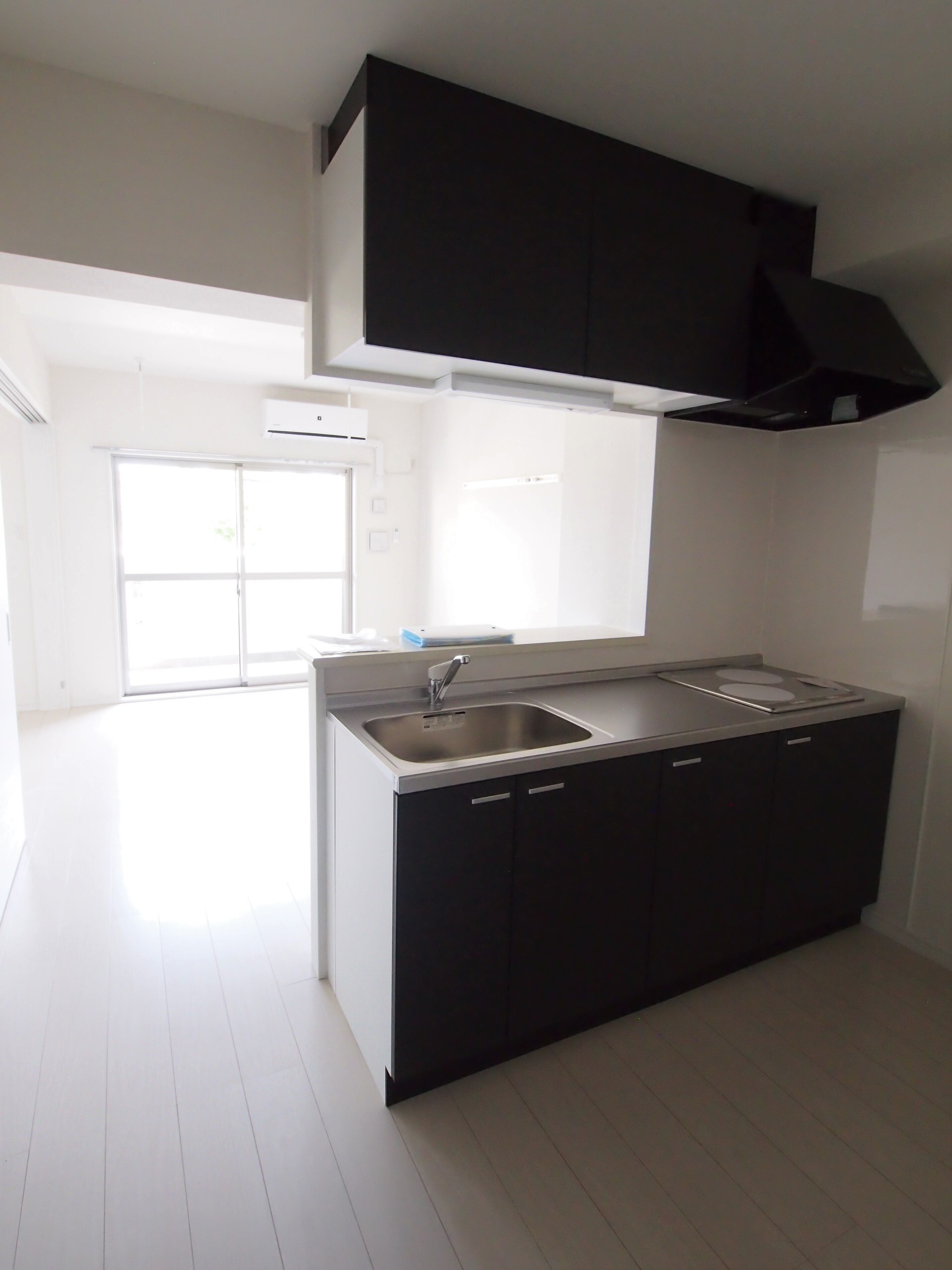 キッチン　対面式システムキッチン　使い勝手の良い２口ＩＨコンロ付