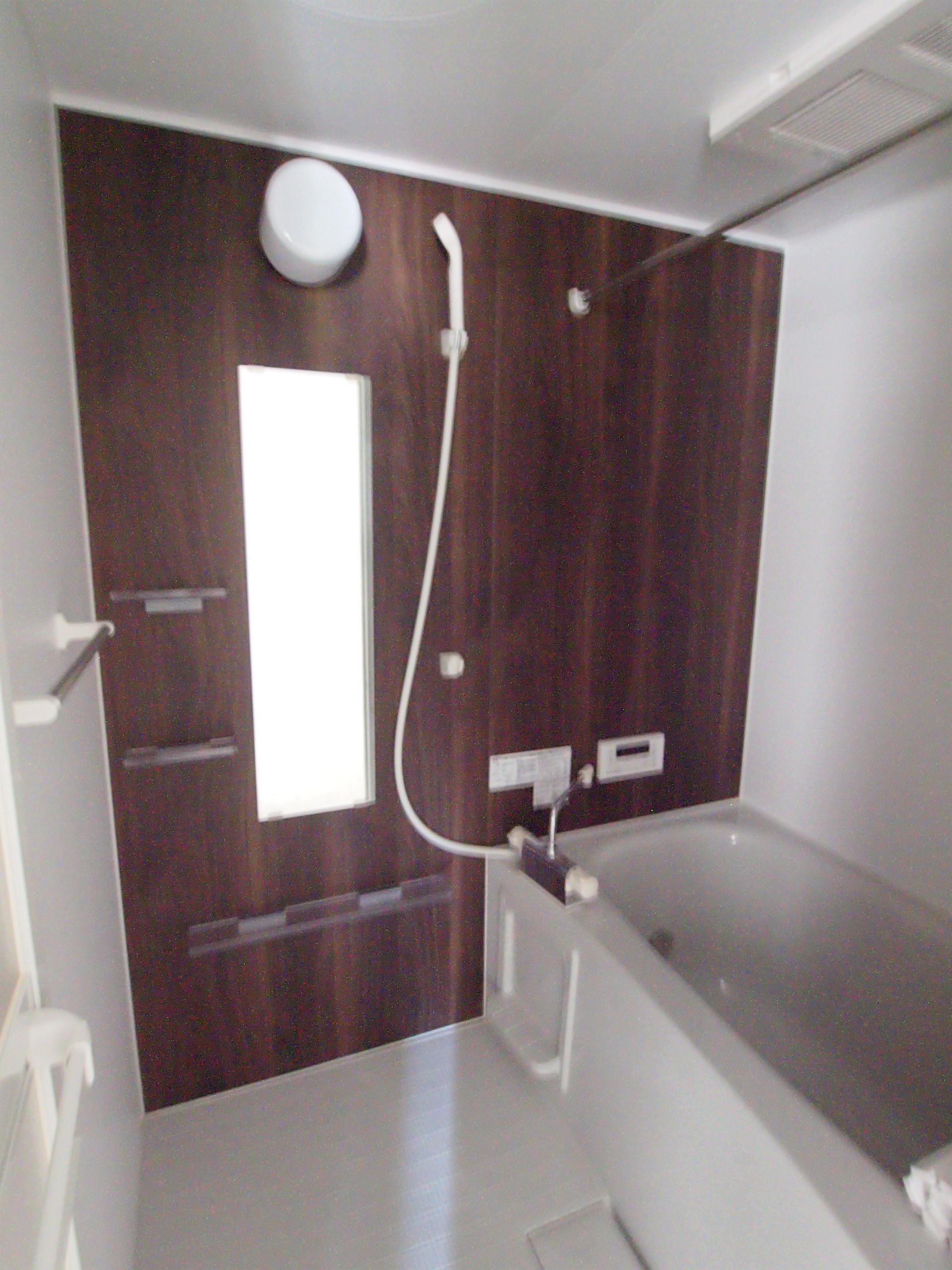 バス・シャワールーム　浴室乾燥機付。暖房機能は寒い季節に、役立ちますね。