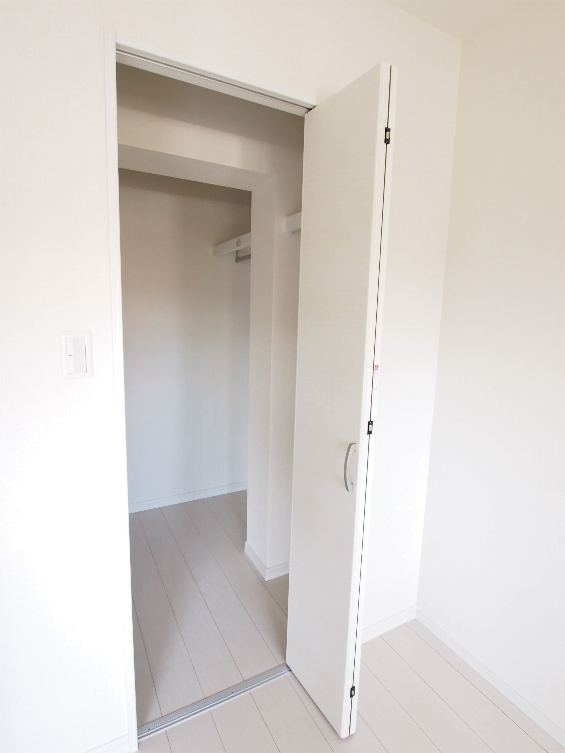 収納　ウォークインクローゼット　荷物もスッキリ片づけられます