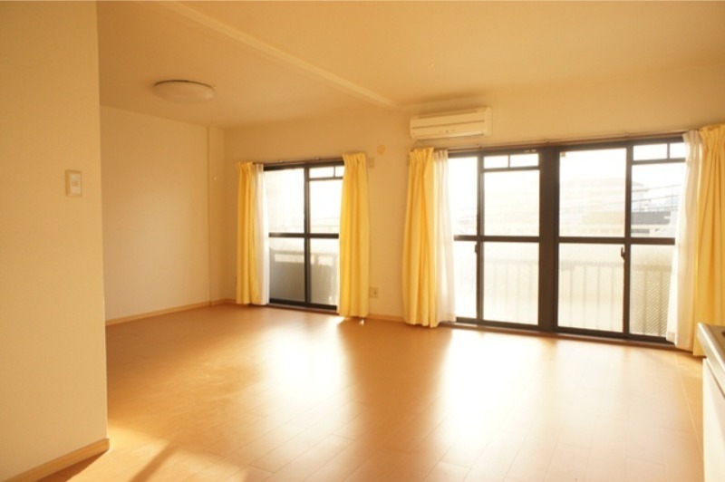 居室・リビング　図面と現状に相違がある場合には現状を優先