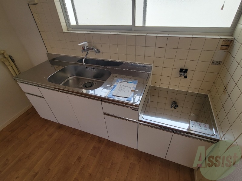 キッチン　キッチンはお好きなコンロを置いてご利用頂けます。