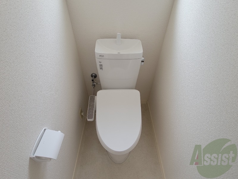 トイレ　お手洗いは温水洗浄付き。これは個人的に外せません。