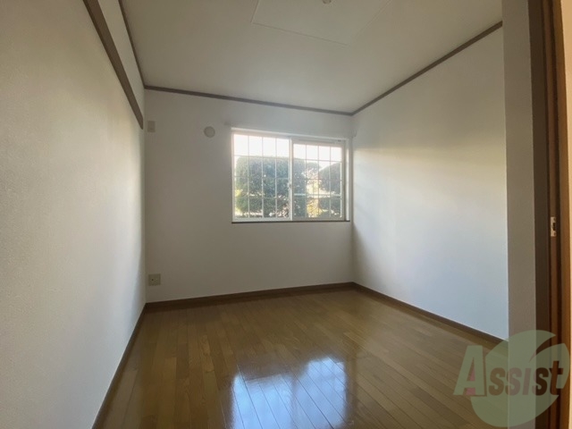 その他部屋・スペース　寝室には窓があるので、朝の目覚めが良さそうです。