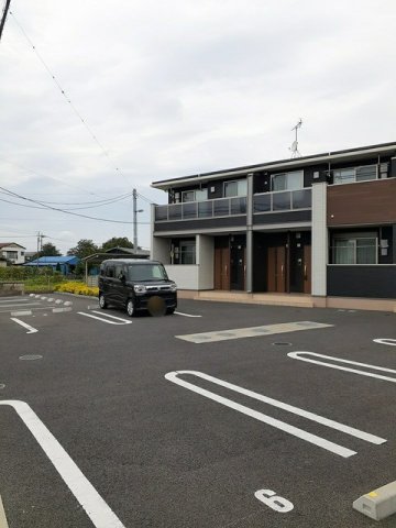 駐車場　駐車場に車を止められます